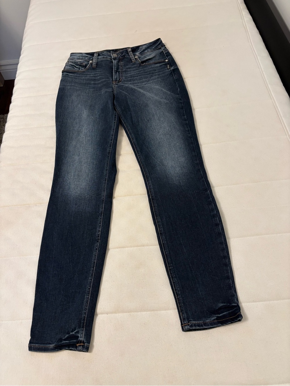 NWOT SILVER AVERY SKINNY JEANS
